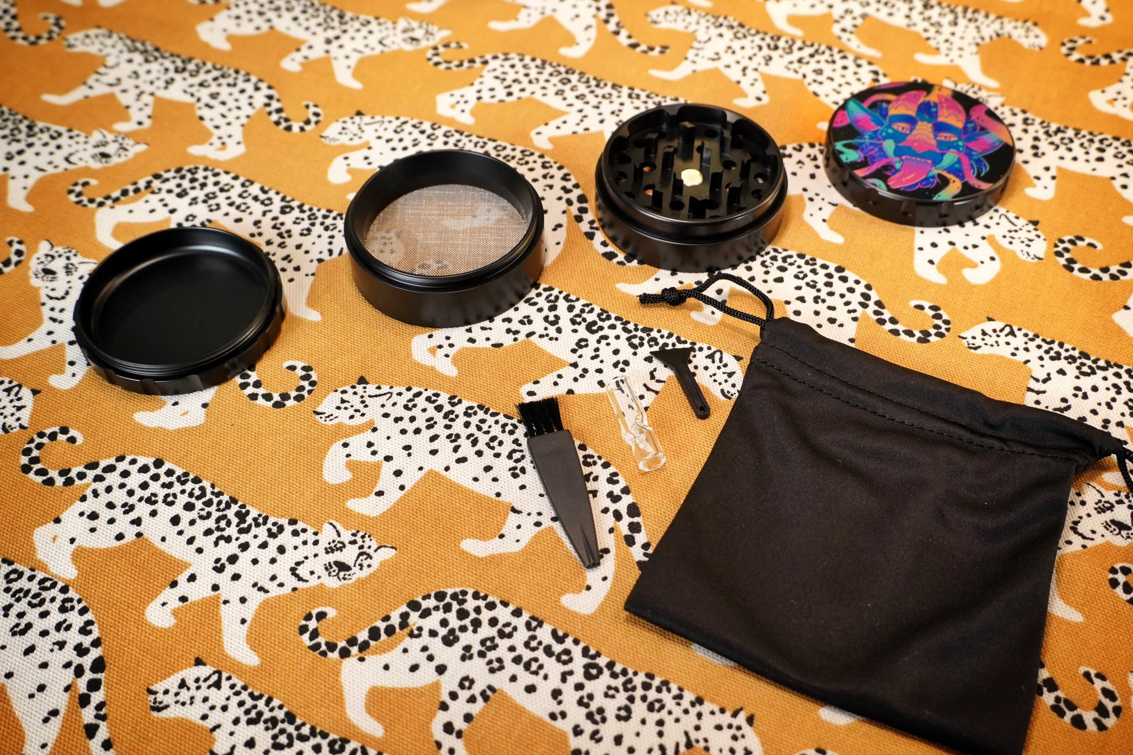 Smoky Eastern Dragon - Stainless Steel Grinder